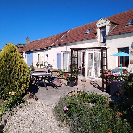 A L Époque Bed and Breakfast Bouges  Exterior foto