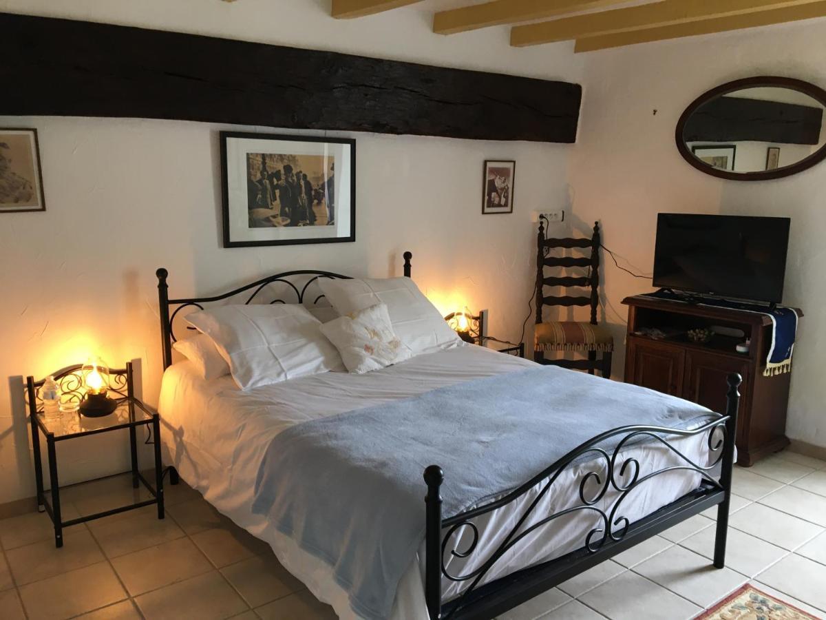 A L Époque Bed and Breakfast Bouges  Exterior foto